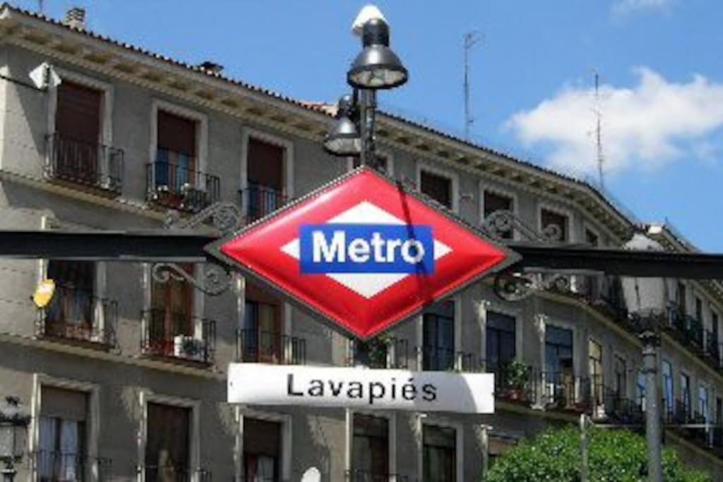 En El Corazon De Madrid, Museos Lägenhet Exteriör bild